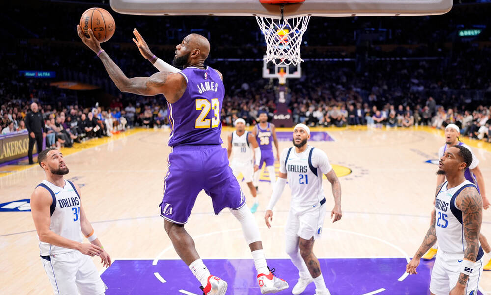 NBA: Απίθανο ρεκόρ από τον Λεμπρόν Τζέιμς - Οι Μπακς λύγισαν τους πρωταθλητές (video)