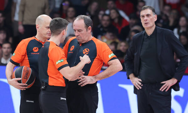 Αποθέωση οπαδών Ερυθρού Αστέρας για DPG: «Τώρα τον καταλαβαίνετε αυτόν τον άνθρωπο;»