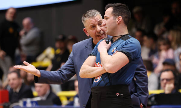 Παπαθεοδώρου κατά μπασκετικού συστήματος: «Κι αν κάνεις τα παιδάκια να κλαίνε, δεν σε φοβάμαι» 