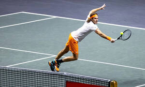 Νίκη στην πρεμιέρα για Τσιτσιπά και τώρα ο Μεντβέντεφ