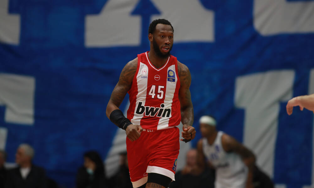 Final 8 Κύπελλο Ελλάδας, Ολυμπιακός - ΑΕΚ:  Εκτός «ερυθρόλευκης» 12άδας οι Χολ και Μόρις