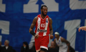 Final 8 Κύπελλο Ελλάδας, Ολυμπιακός - ΑΕΚ:  Εκτός «ερυθρόλευκης» 12άδας οι Χολ και Μόρις