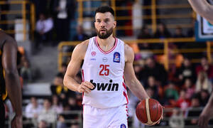 Κύπελλο Ελλάδας: Οι μπηχτές Πίτερς για αυτοκόλλητα, η απάντηση ΕΟΚ και η αναδίπλωση του Αμερικάνου