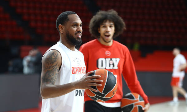 Ολυμπιακός: Με Μόρις και Χολ κόντρα στο Μαρούσι