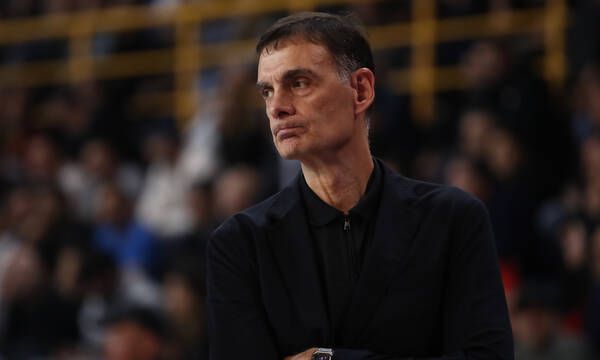 Ολυμπιακός: Κατήφεια στους «ερυθρόλευκους» - Συζήτησαν για αρκετή ώρα Μπαρτζώκας κι Αγγελόπουλοι