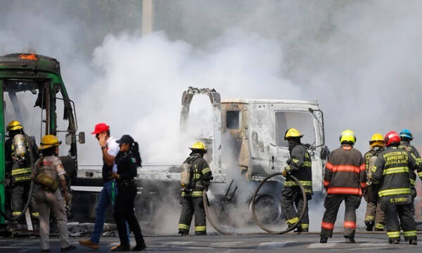 Μεξικό: Αναβολές ματς και βία μετά τον θάνατο του αρχηγού του μεξικανικού καρτέλ