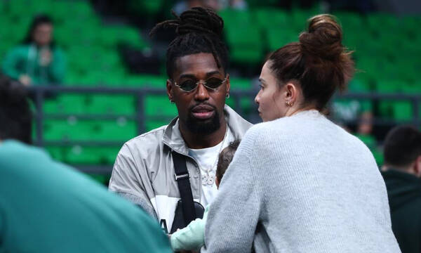 Ξέσπασε η σύζυγος του Λεσόρ: «Ρατσιστική αυτή η μεταμφίεση, να κρατάς και πατερίτσα είναι βάρβαρο»