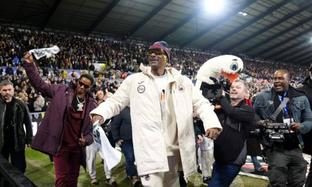 Αγγλία: Αποθέωση για τον Snoop Dogg στην πρώτη του επίσκεψη ως συνιδιοκτήτης της Σουόνσι - Βίντεο
