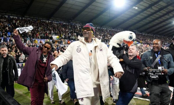 Αγγλία: Αποθέωση για τον Snoop Dogg στην πρώτη του επίσκεψη ως συνιδιοκτήτης της Σουόνσι - Βίντεο