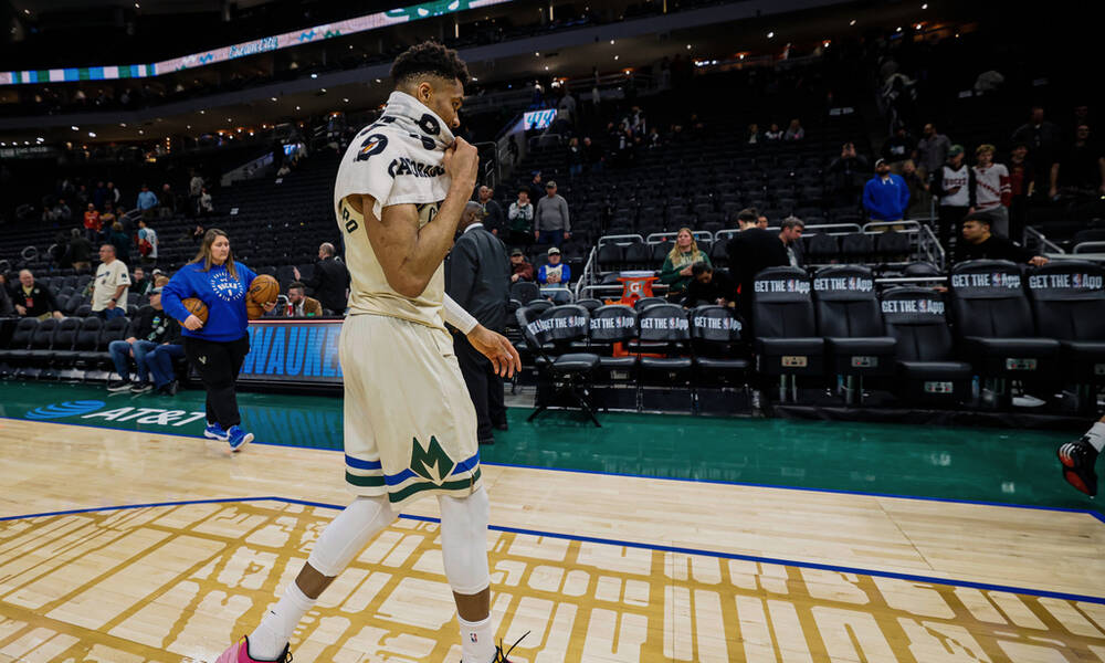 Γιάννης Αντετοκούνμπο: «Είμαι άνθρωπος, όχι μηχανή - Θα παλέψουμε ή θα υψώσουμε λευκή σημαία;»