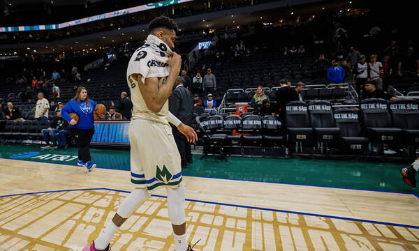 Γιάννης Αντετοκούνμπο: «Είμαι άνθρωπος, όχι μηχανή - Θα παλέψουμε ή θα υψώσουμε λευκή σημαία;»