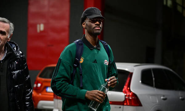 Ολυμπιακός - Παναθηναϊκός: Νωρίτερα στο ΣΕΦ ο Χέιζ Ντέιβις - Δεν τον άφησαν να βάλει κλασική μουσική