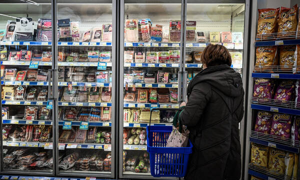 Αυτή είναι η λίστα με τα 63 προϊόντα στα οποία μπαίνει πλαφόν στα σούπερ μάρκετ