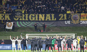 Τσέλιε – ΑΕΚ: Το «κιτρινόμαυρο» πάρτι σε γήπεδο κι εξέδρα και τα «μπράβο» του Ηλιόπουλου (βίντεο)