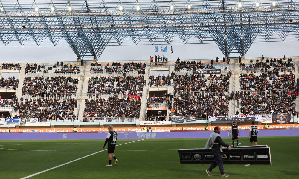 ΟΦΗ - Ολυμπιακός: Συγκινητικό «ασπρόμαυρο» πανό για τον αδικοχαμένο οπαδό του ΠΑΟΚ