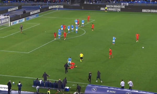 Ιταλία: Χαμός στο Νάπολι-Λέτσε - Κατέρρευσε ο Μπαντά και αποχώρησε με ασθενοφόρο