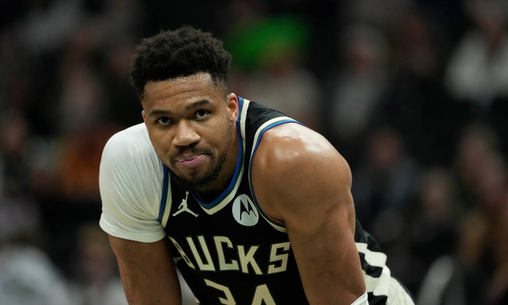 Γιάννης Αντετοκούνμπο: Ξανά άτυχος ο «Greek Freak», αποχώρησε τραυματίας στη νίκη των Μπακς