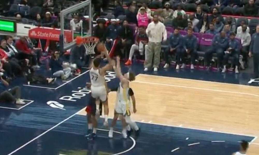 NBA: Ο Γιούρτσεβεν πέτυχε... αυτοκαλάθι (vid)