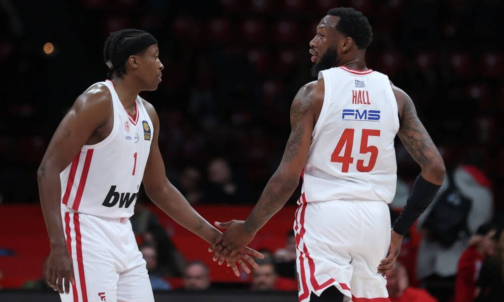 Ολυμπιακός - Μπασκόνια: Εκτός 12άδας οι Νιλικίνα και Χολ