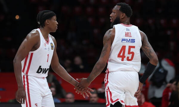 Ολυμπιακός - Μπασκόνια: Εκτός 12άδας οι Νιλικίνα και Χολ