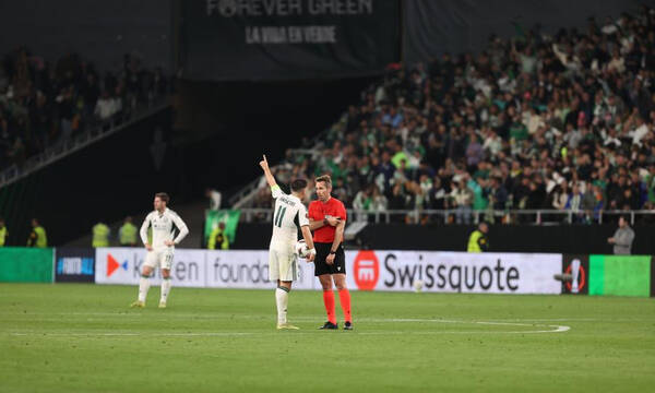 ΣΚΑΝΔΑΛΟ: Οι «καμικάζι» της UEFA μέτρησαν οφσάιντ γκολ της Μπέτις, ενώ υπήρχε και φάουλ - Βίντεο 