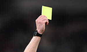 Super League: Τι ισχύει για τους παίκτες που είναι στο όριο καρτών ενόψει play offs και play outs