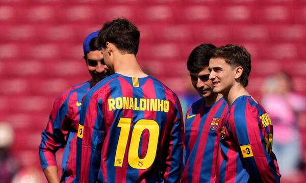 Μπαρτσελόνα: Γιόρτασαν τα γενέθλια του Ροναλντίνιο οι «μπλαουγκράνα» μ’ έναν ιδιαίτερο τρόπο