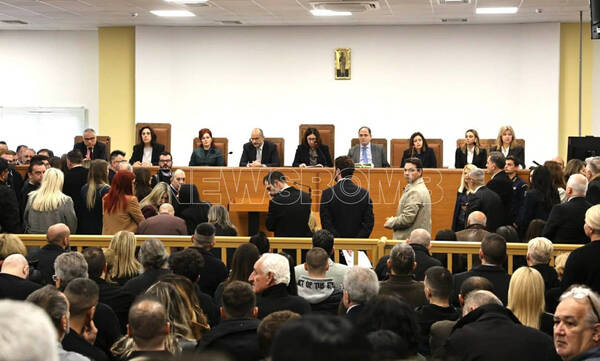 Δίκη για δυστύχημα στα Τέμπη: Οι συγγενείς των θυμάτων ζητούν την ακυρότητα του κατηγορητηρίου