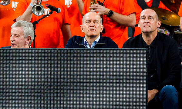 Ολυμπιακός: Καταγγέλλει πως έφτυσαν Παναγιώτη Αγγελόπουλο και Σκινδήλια στη Βαλένθια