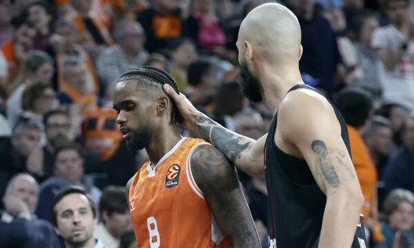 Βαλένθια: Νοκ άουτ ο Μοντέρο με πρόβλημα στο χέρι από το φάουλ του Φουρνιέ