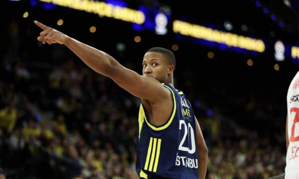 DONE DEAL: «Στην Αρμάνι ο Ντέβον Χολ»