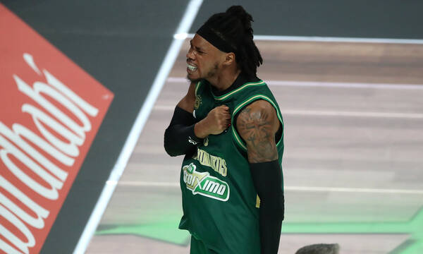 Οι γονείς του Ρισόν Χολμς αποχαιρέτησαν τον κόσμο του Παναθηναϊκού 