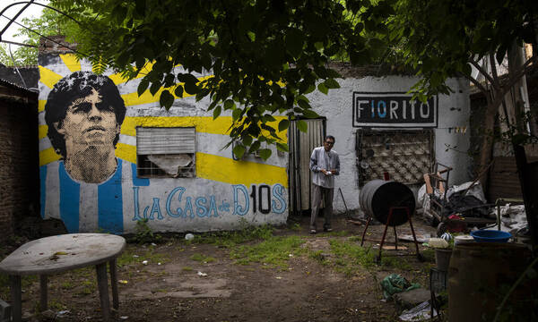 Ντιέγκο Μαραντόνα: Το «σπίτι του θεού» μετατράπηκε σε χώρο συσσιτίου για άπορους 