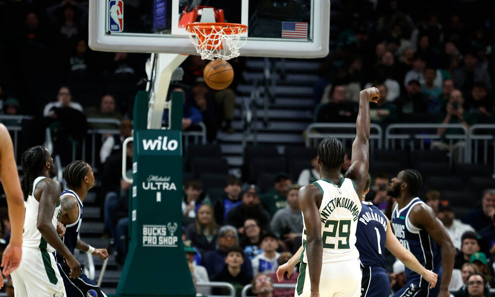 Συγκίνηση για τους Αντετοκούνμπο: Η όμορφη κίνηση του Γιάννη στον Άλεξ στην ιστορική βραδιά του