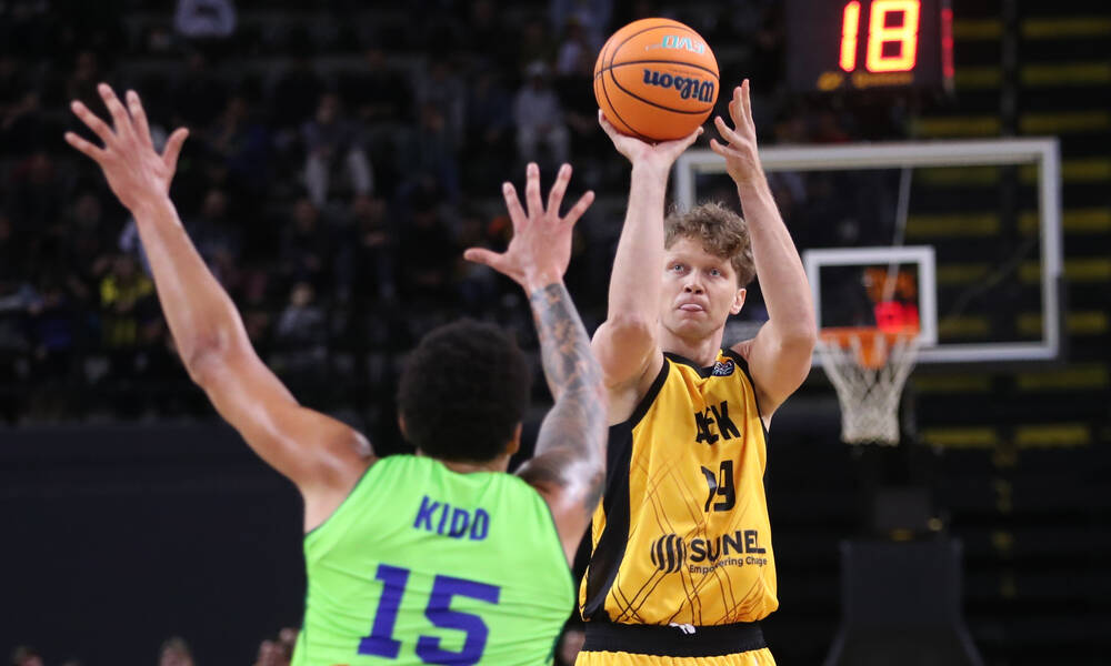 Άρης – ΑΕΚ: Νοκ άουτ ο Κουζμίνσκας, αμφίβολος με Μπανταλόνα