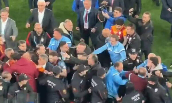 Τουρκία: Άγριο ξύλο μετά τη νίκη της Τράμπζονσπορ επί της Γαλατάσαραϊ