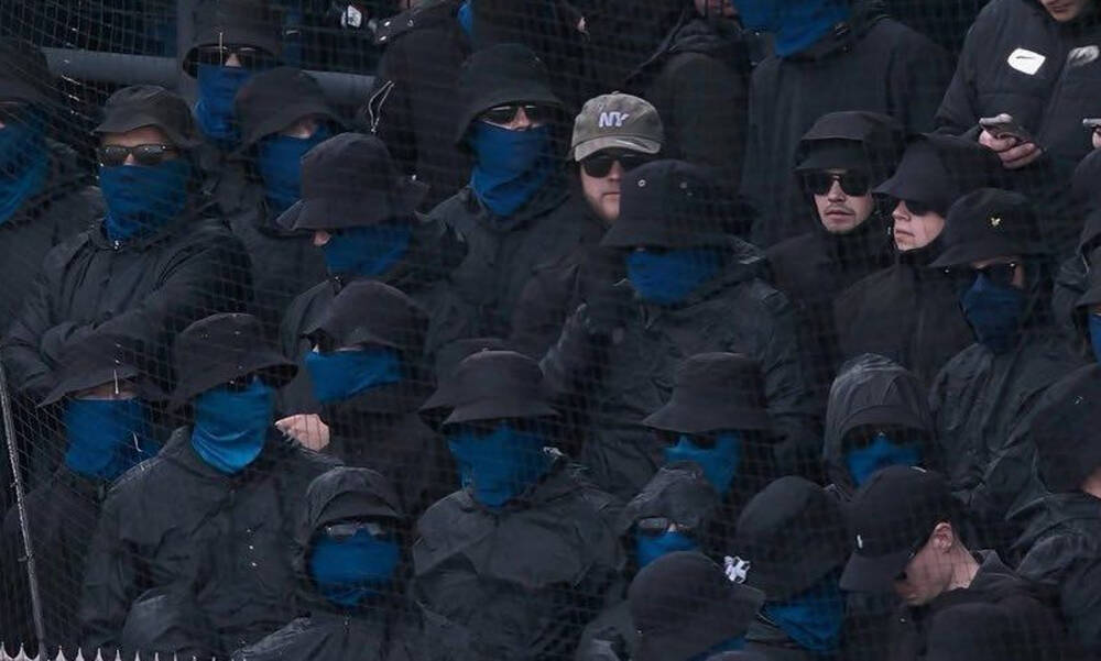 Αγώνας στην Ολλανδία καθυστέρησε 1,5 ώρα λόγω μασκοφορεμένων στην εξέδρα