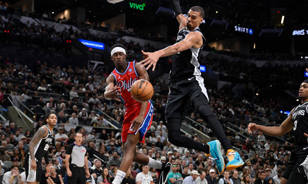 NBA: «Λύγισαν» τους Σίξερς οι Σπερς αλλά ανησυχούν για Ουεμπανιάμα - Έκπληξη Μάτζικ