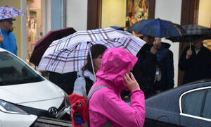 Καιρός: Μεγάλο Σάββατο με συννεφιά, βροχές και χιόνια στα ορεινά