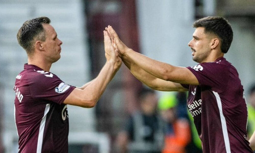 Σκωτία: Δεν αφήνει την κορυφή η Χαρτς