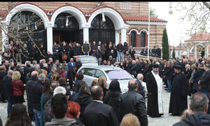 Θρήνος στην κηδεία του Στέφανου Μπορμπόκη