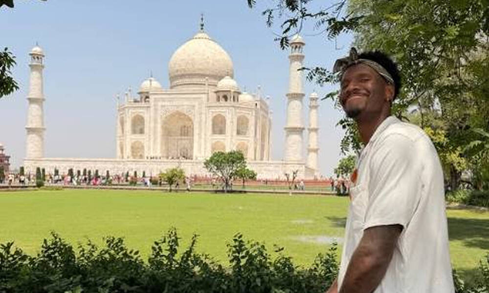 Ταξίδι 19 ωρών για να δει το Ταζ Μαχάλ έκανε ο Χέιζ-Ντέιβις!