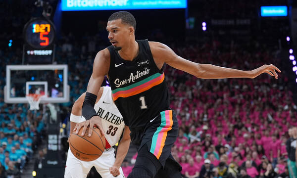 NBA: Ιστορικός Γουεμπανιάμα στα playoffs και αποφασισμένοι Σπερς - Τα αποτελέσματα και τα highlights