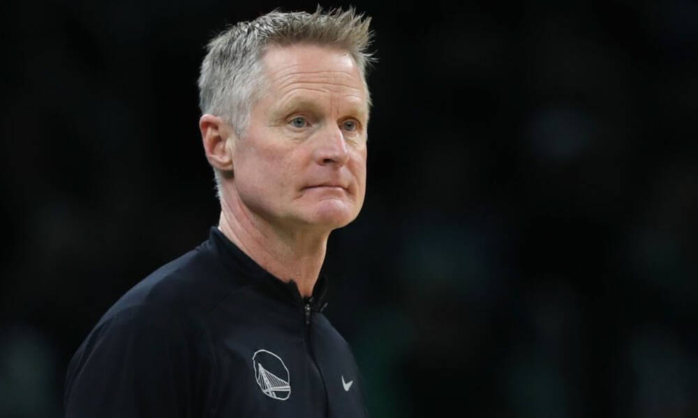 Αφήνει την μπάλα και πιάνει... μικρόφωνο ο Κερ