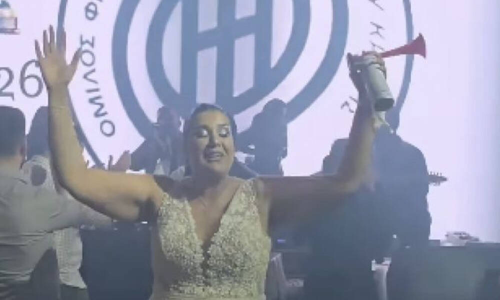 ΟΦΗ: Νύφη σταμάτησε με κόρνα το γαμήλιο γλέντι για να πανηγυρίσει τo Κύπελλο -