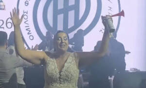 ΟΦΗ: Νύφη σταμάτησε με κόρνα το γαμήλιο γλέντι για να πανηγυρίσει τo Κύπελλο -