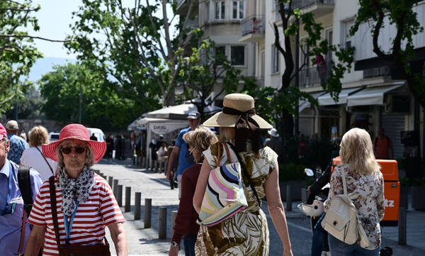 Καιρός: Ανοιξιάτικη Δευτέρα με ηλιοφάνεια σε όλη τη χώρα – Έως 26 βαθμούς η θερμοκρασία