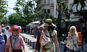 Καιρός: Ανοιξιάτικη Δευτέρα με ηλιοφάνεια σε όλη τη χώρα – Έως 26 βαθμούς η θερμοκρασία
