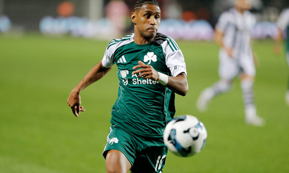 «Φωτιά» στα σενάρια έβαλε ο Τετέ: Φωτογραφήθηκε με φανέλα της Γκρέμιο 