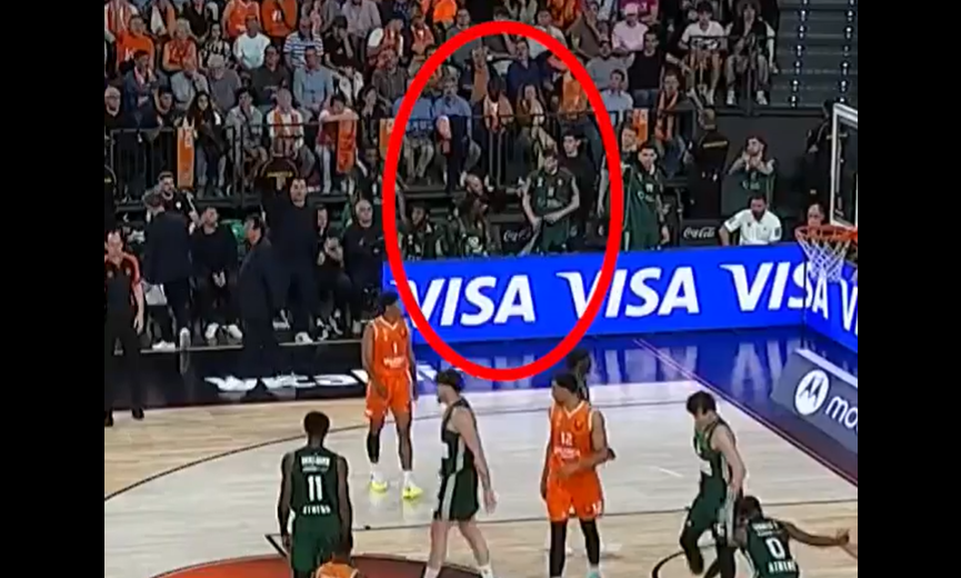 Το video της ντροπής: Άνδρας ασφαλείας της Βαλένθια απαιτεί από τον Ρογκαβόπουλο να καθίσει